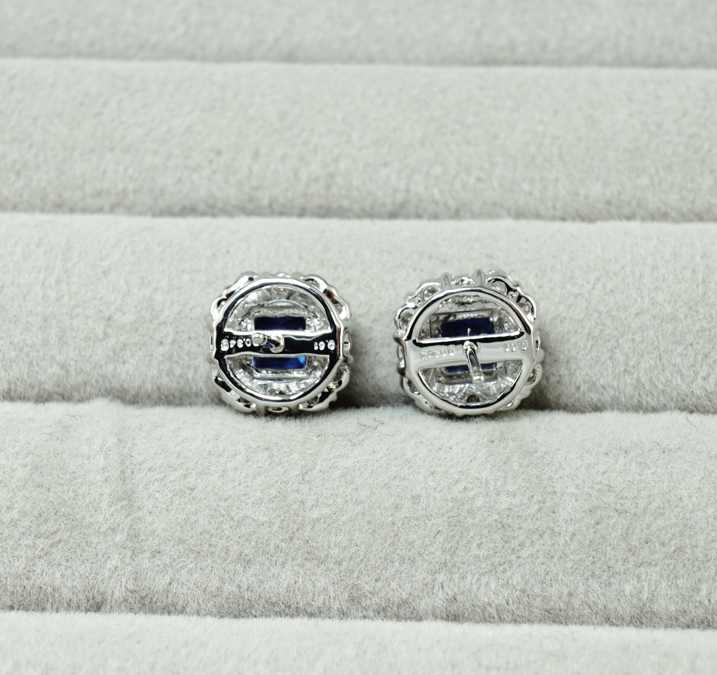 サファイア ピアス