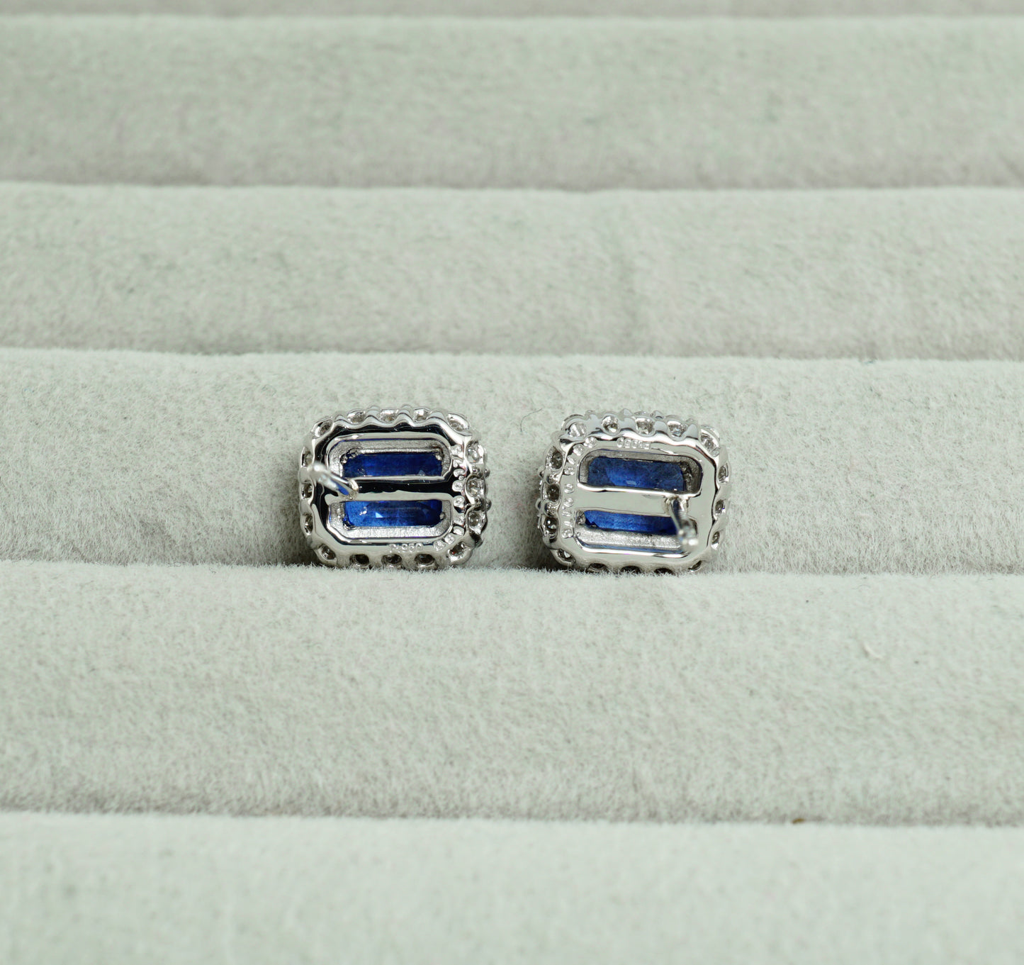 サファイア ピアス