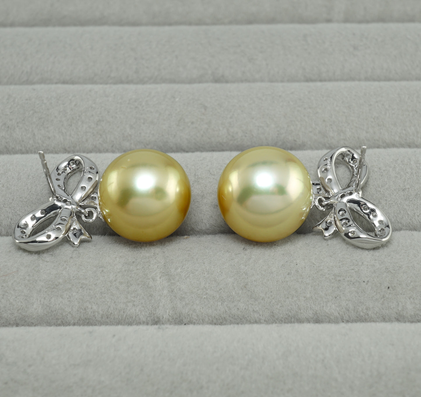 南洋白蝶真珠 ピアス