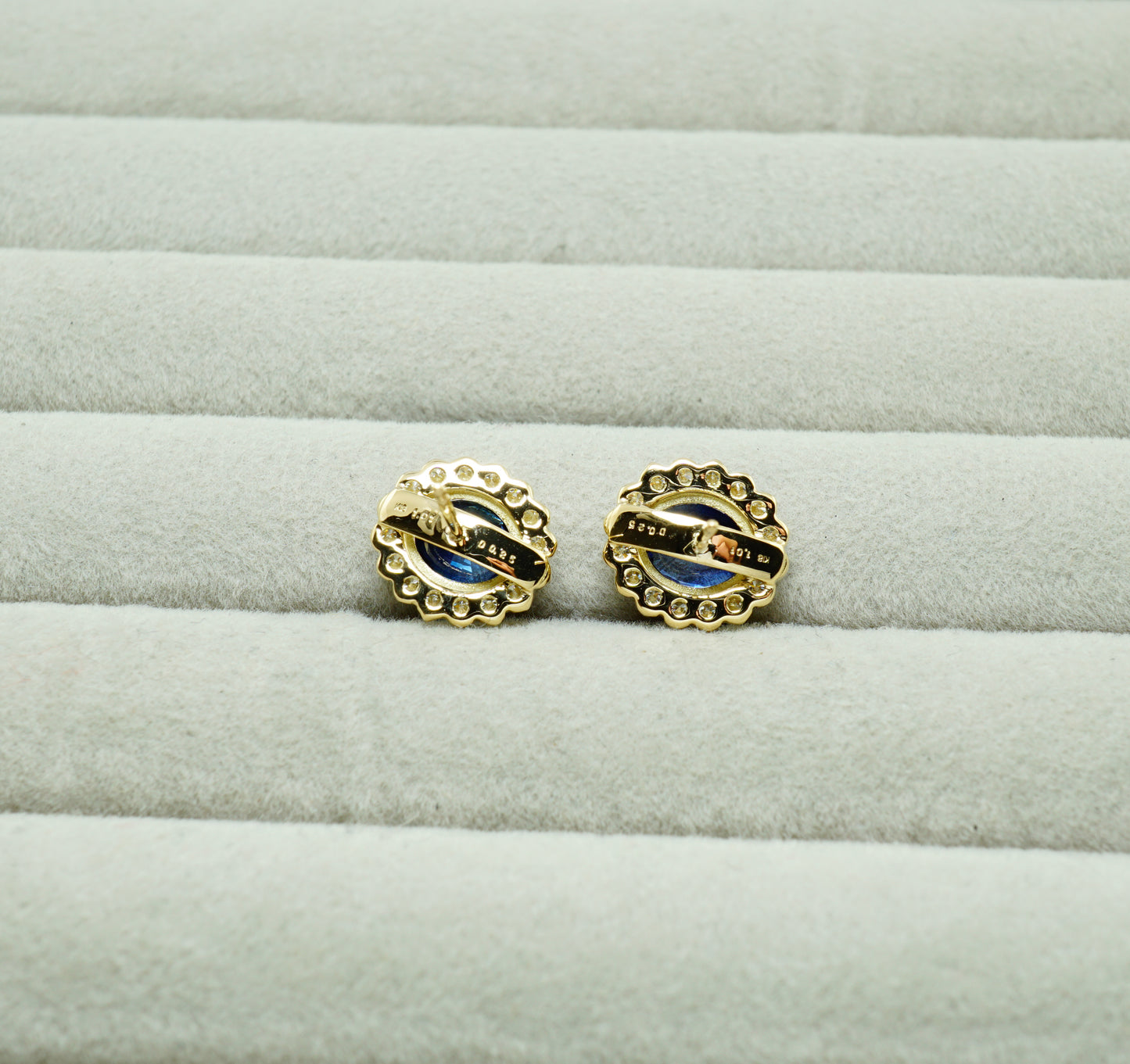 サファイア ピアス