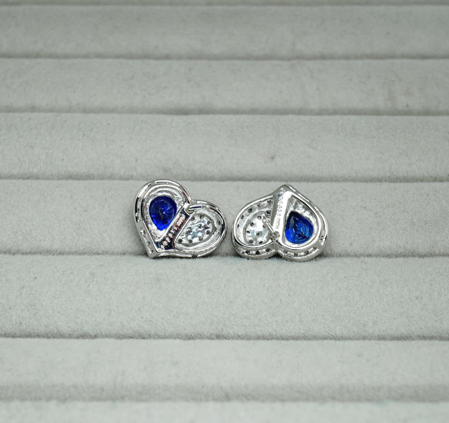 サファイア ピアス