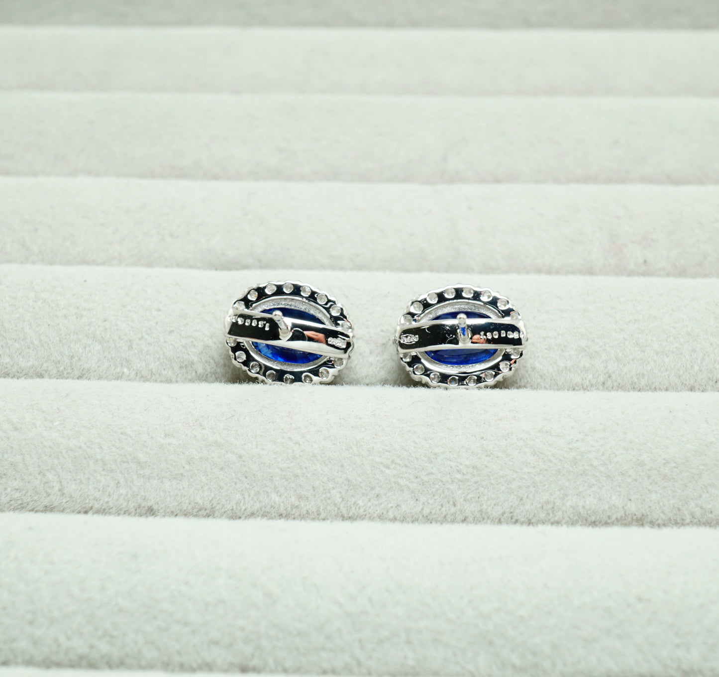 サファイア ピアス