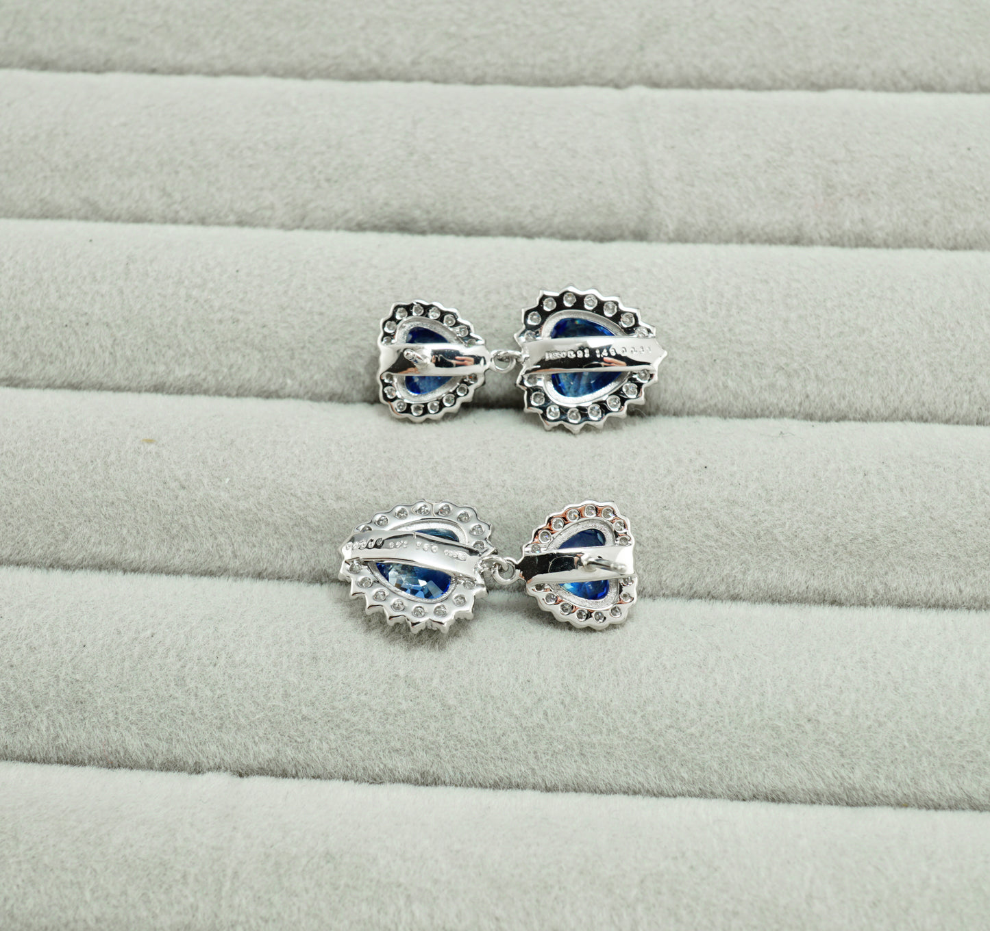 サファイア ピアス