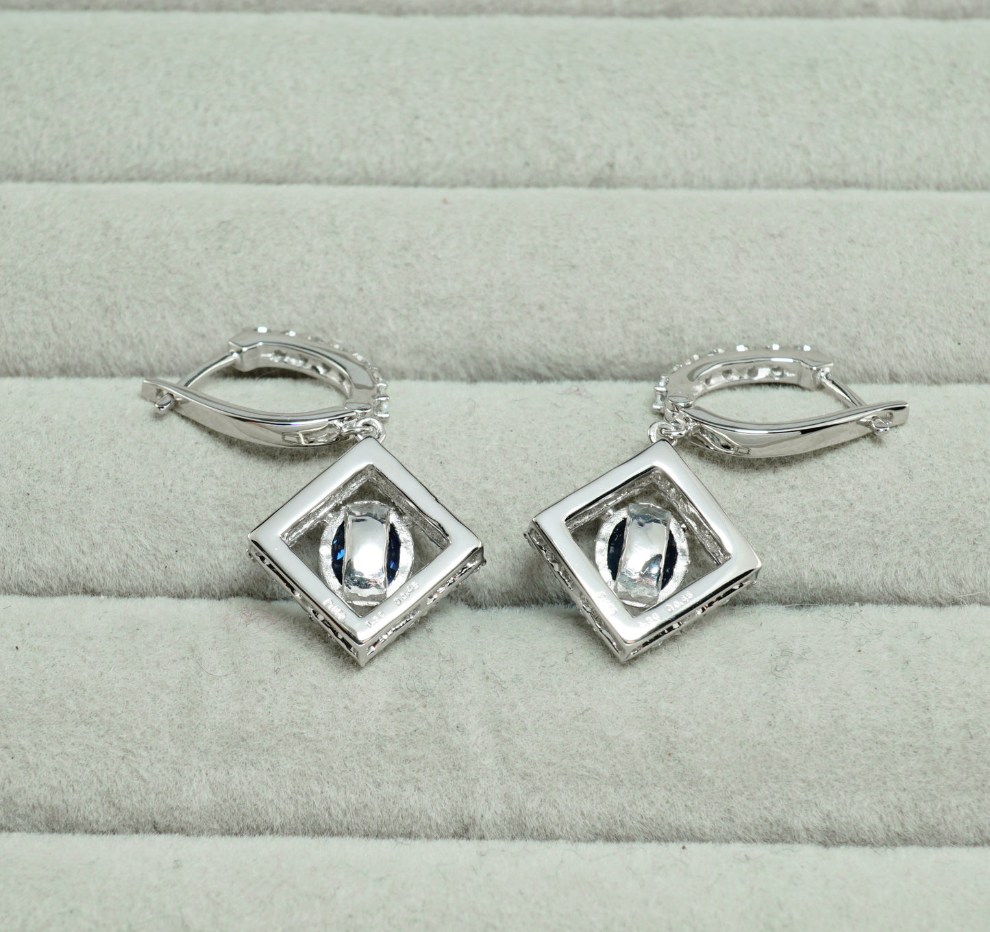 サファイア ピアス