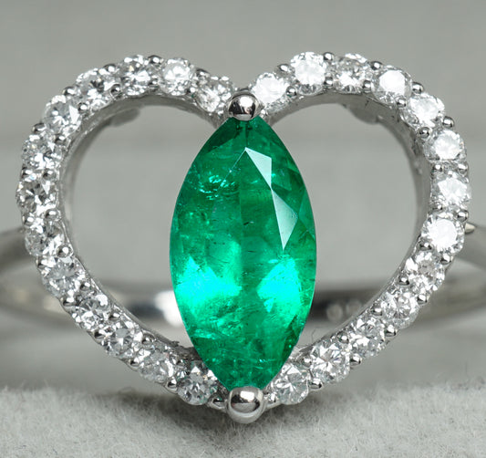 エメラルド リング