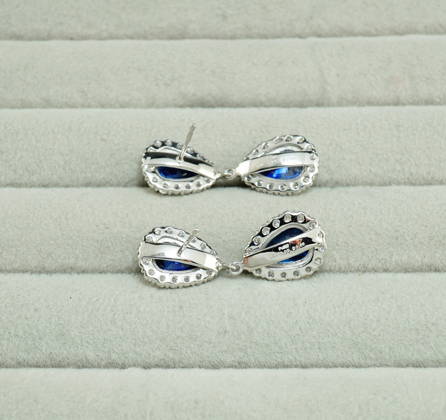 サファイア ピアス