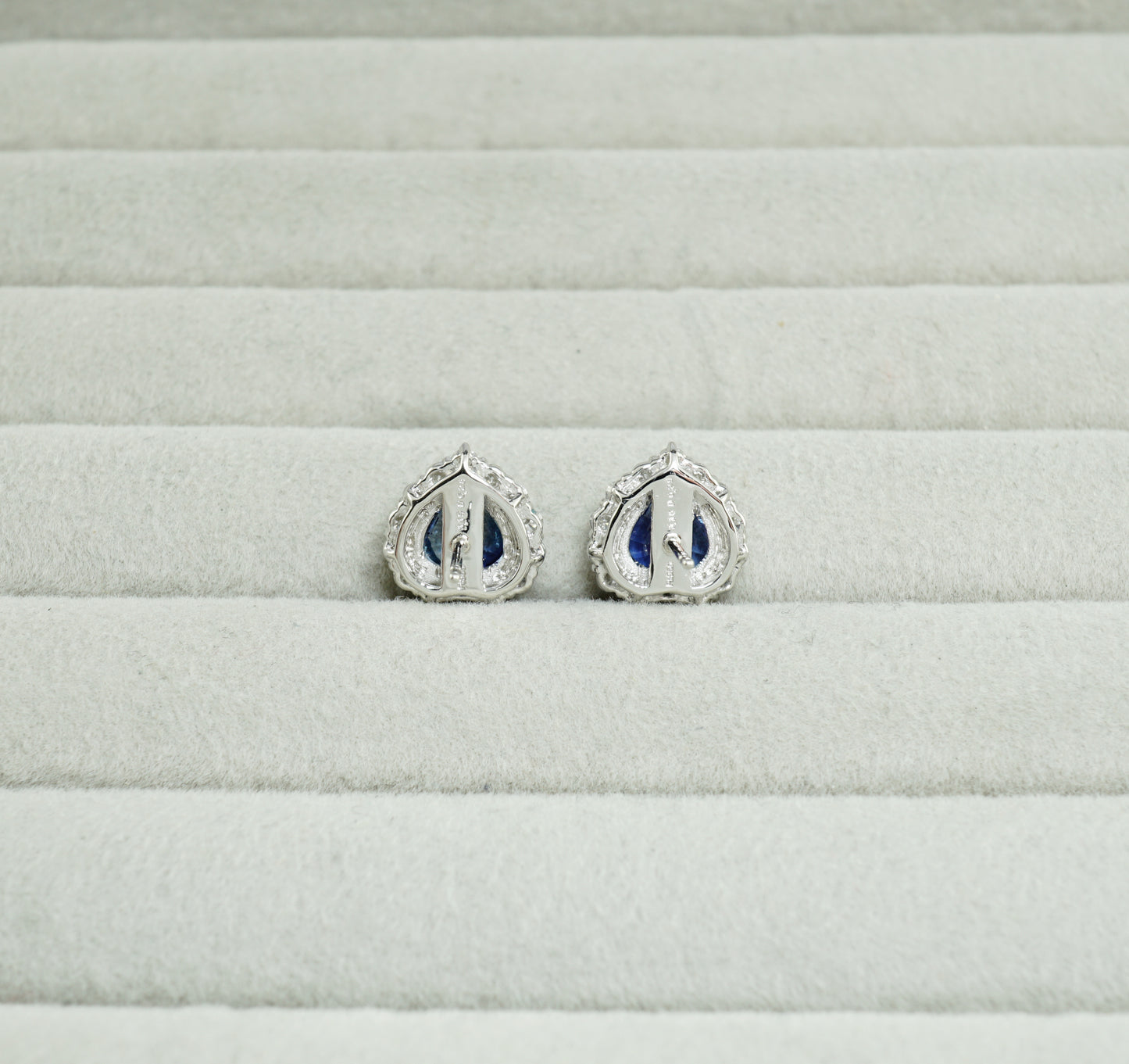 サファイア ピアス