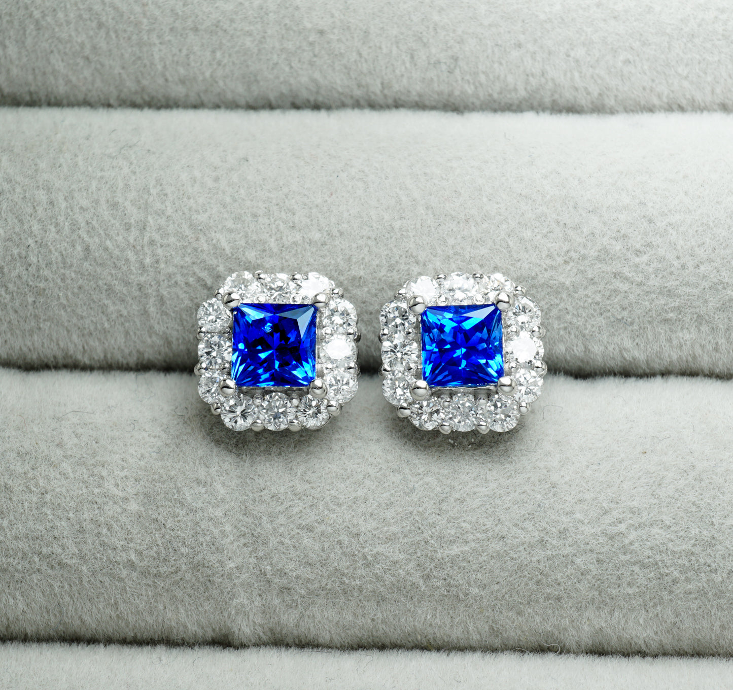 サファイア ピアス