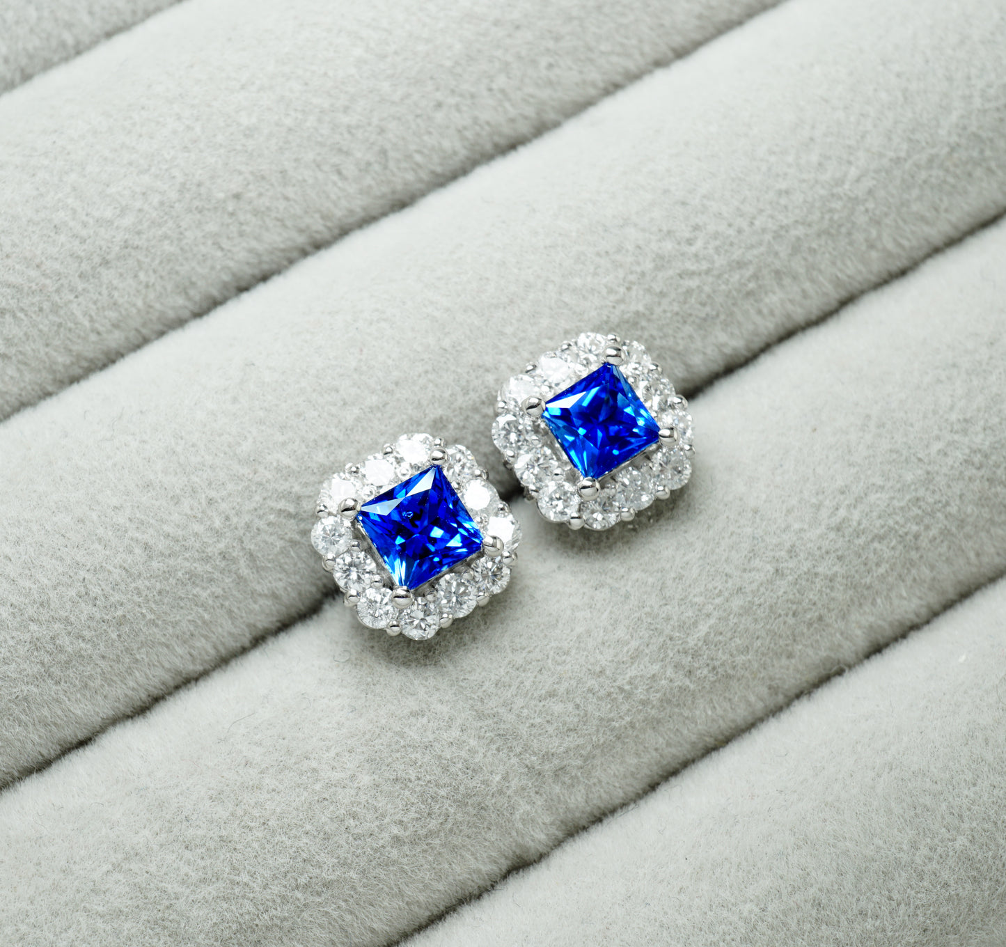 サファイア ピアス