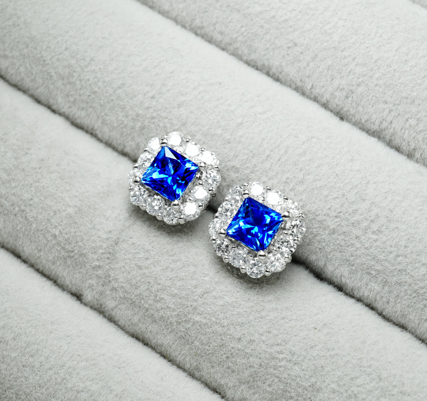 サファイア ピアス