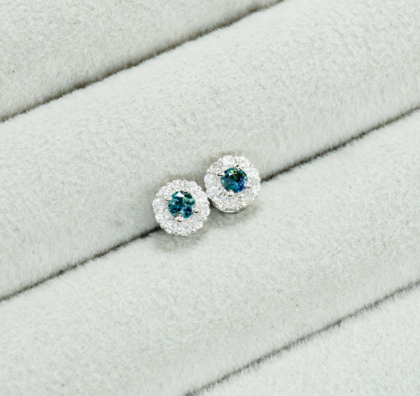 アレキサンドライト ピアス