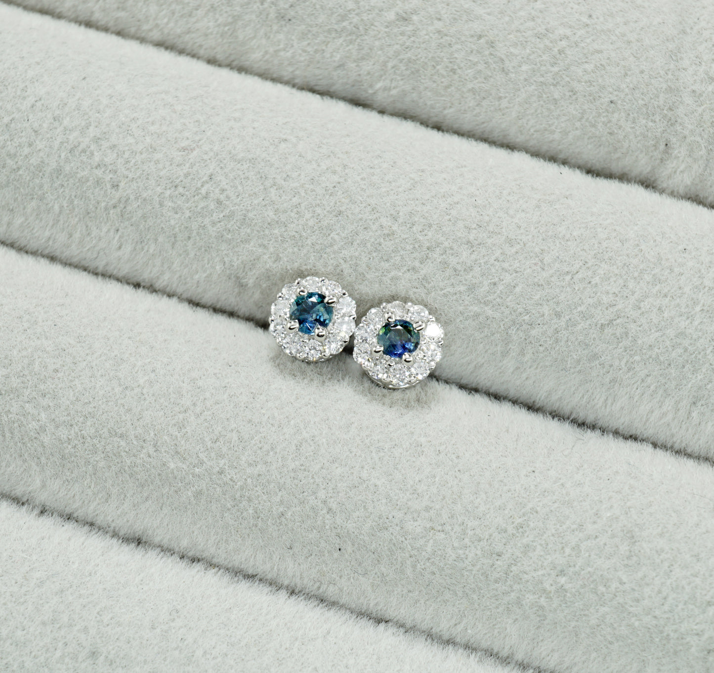 アレキサンドライト ピアス