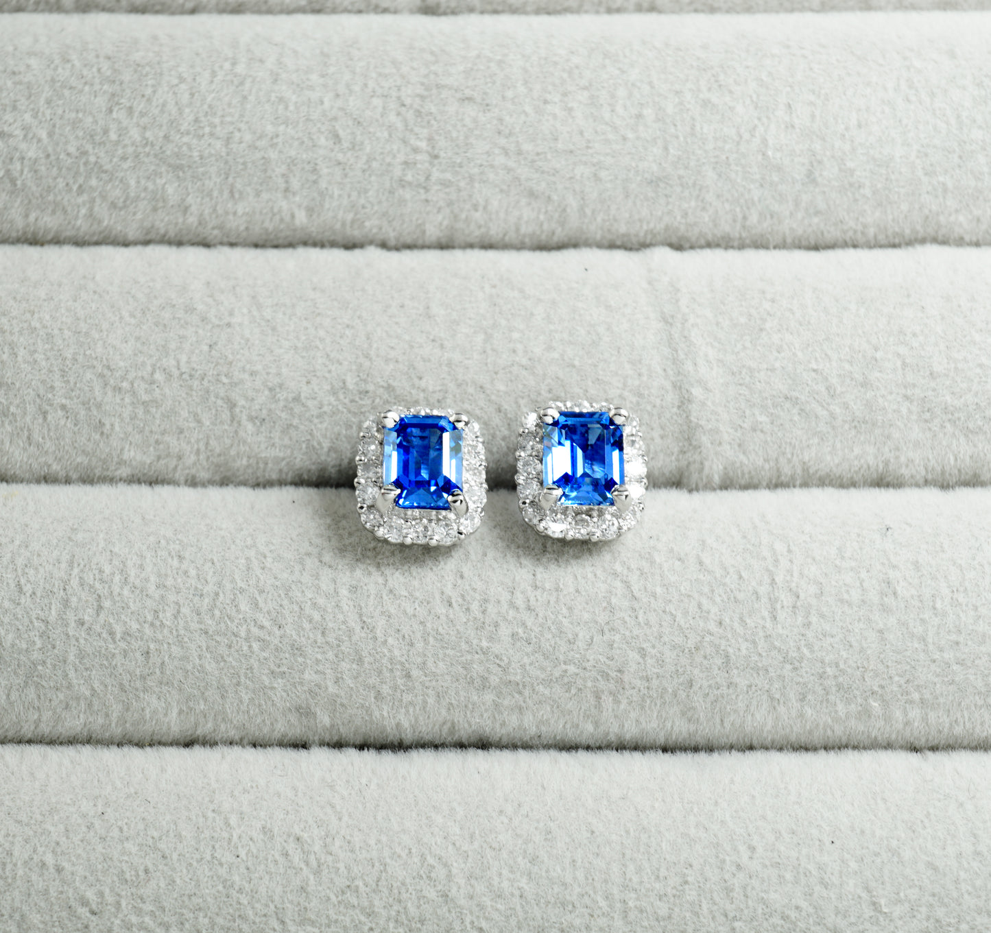 サファイア ピアス