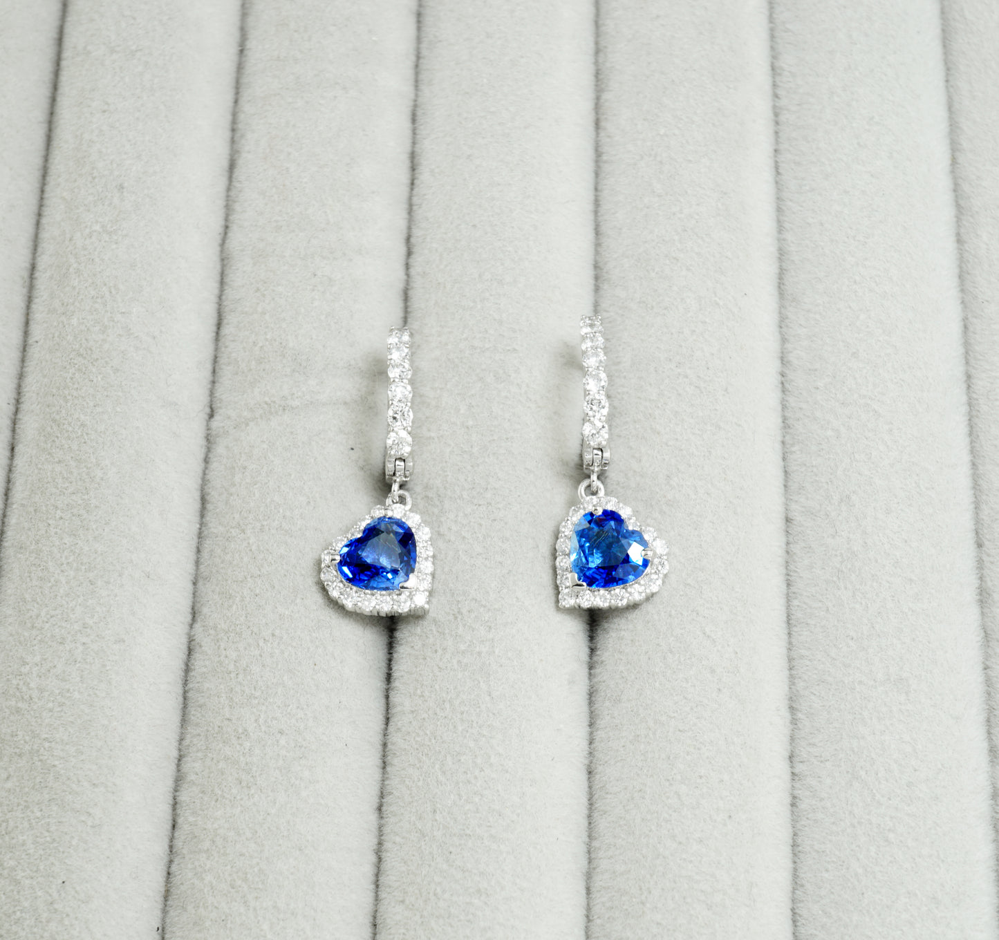 サファイア ピアス