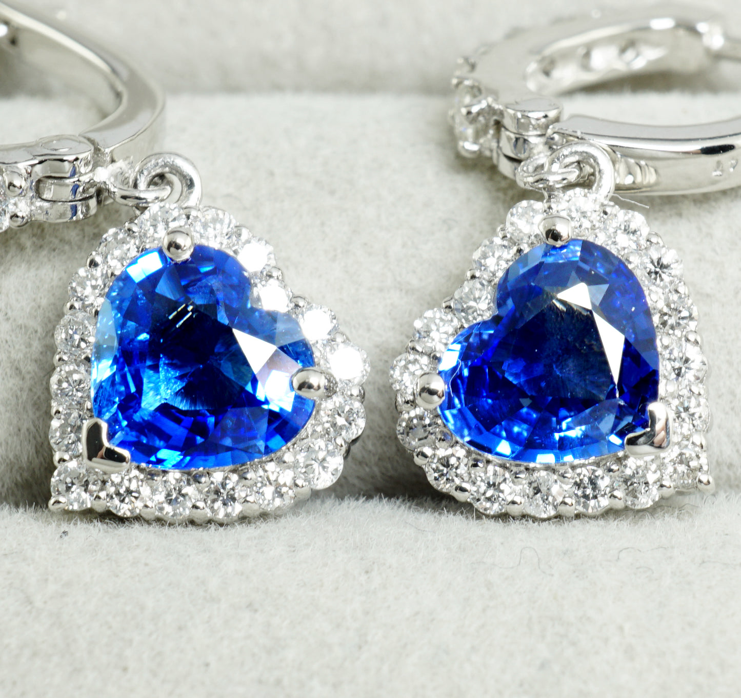 サファイア ピアス