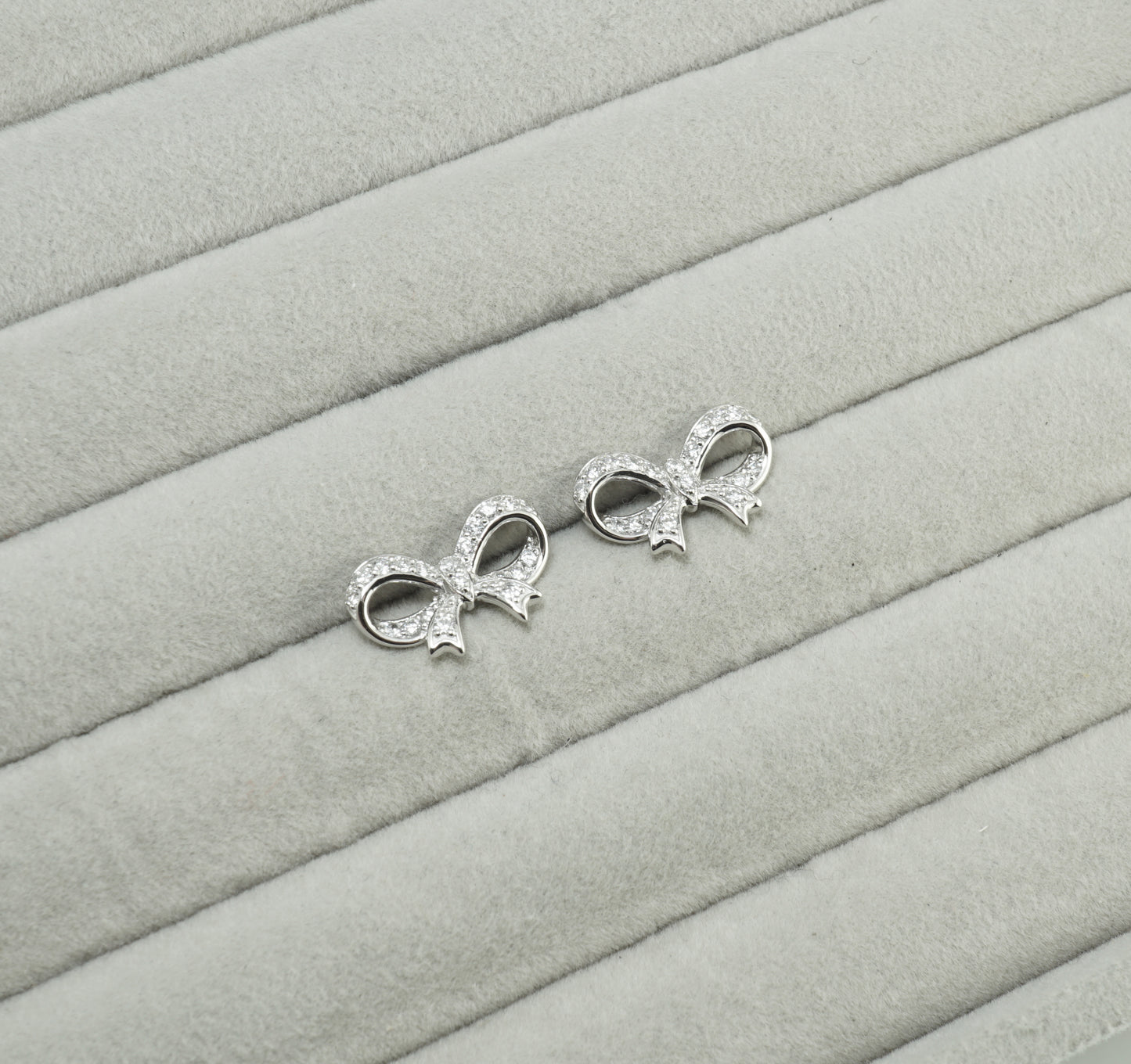 ダイヤモンド ピアス