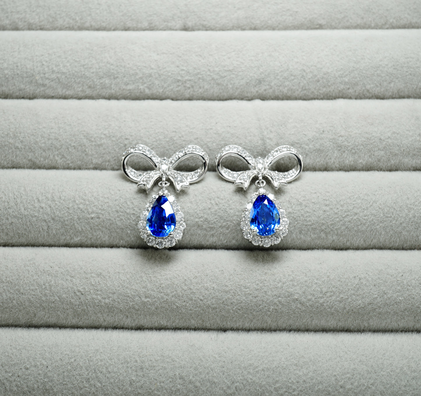 サファイア ピアス