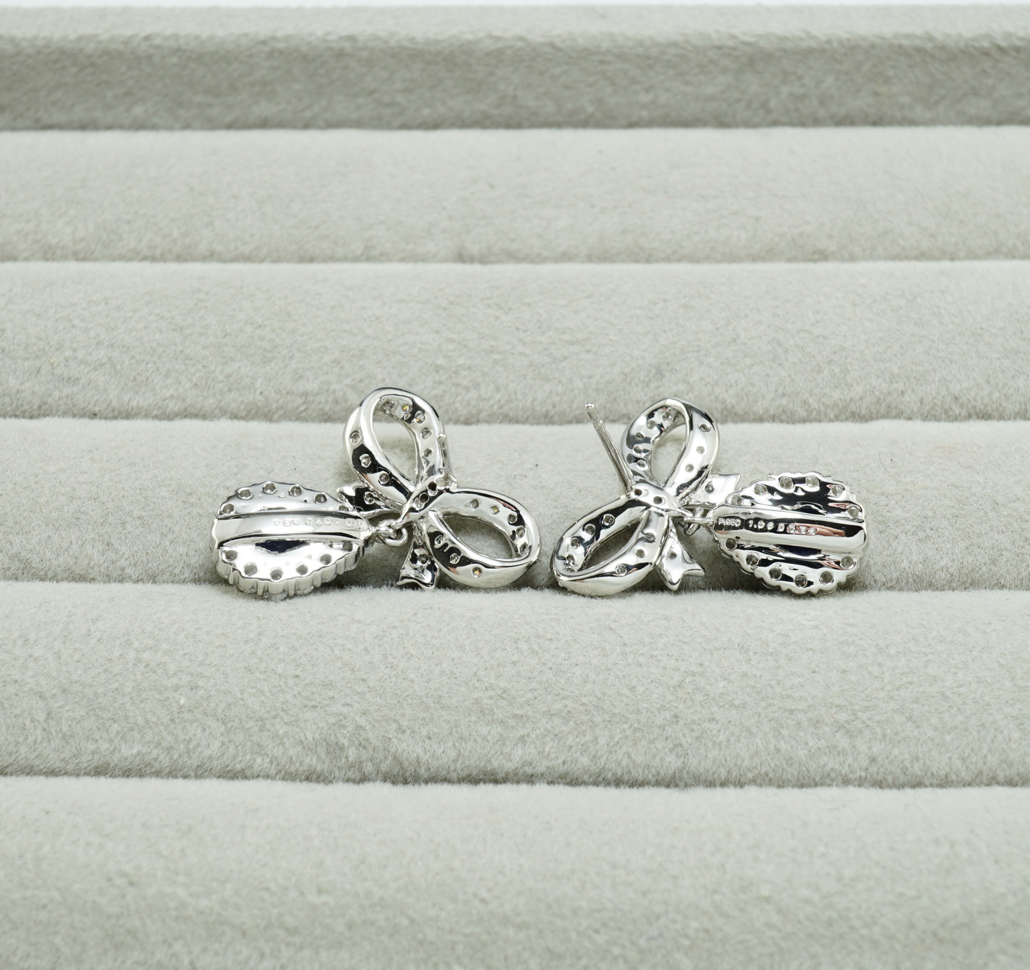 サファイア ピアス