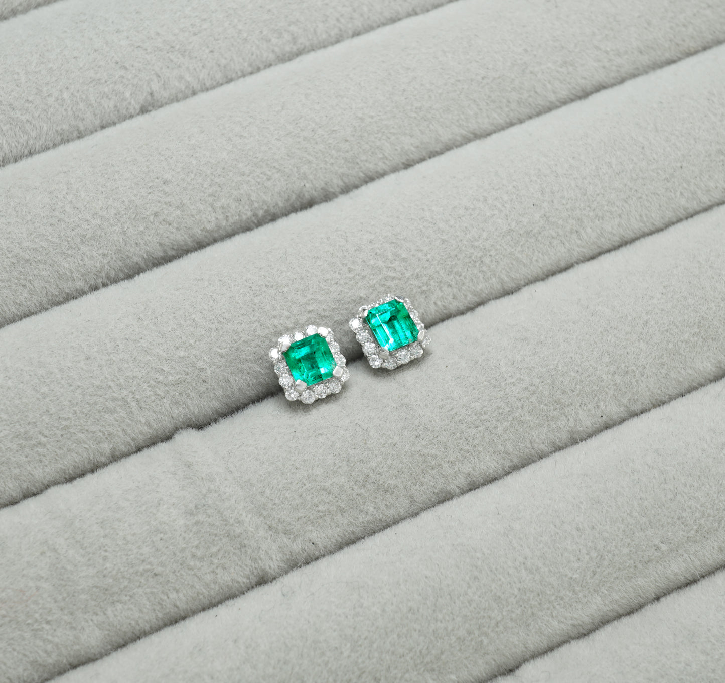 エメラルド ピアス