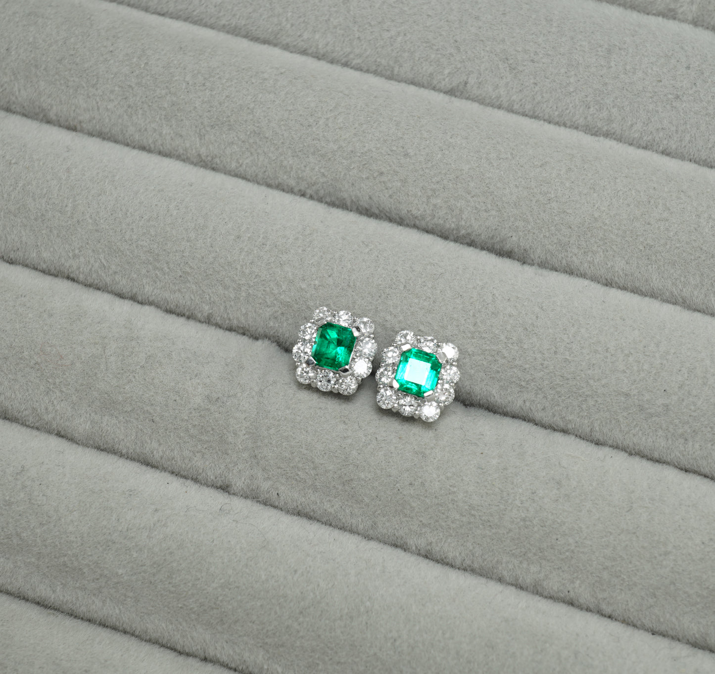 エメラルド ピアス