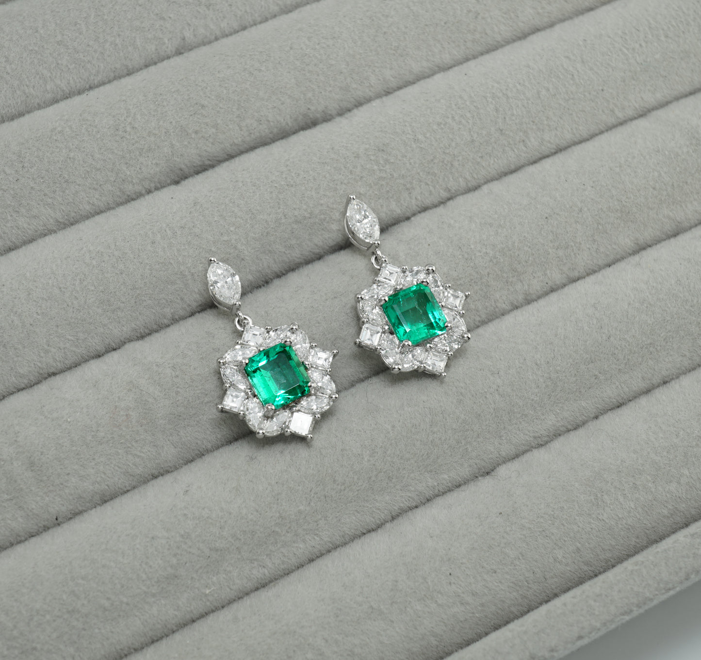 エメラルド ピアス