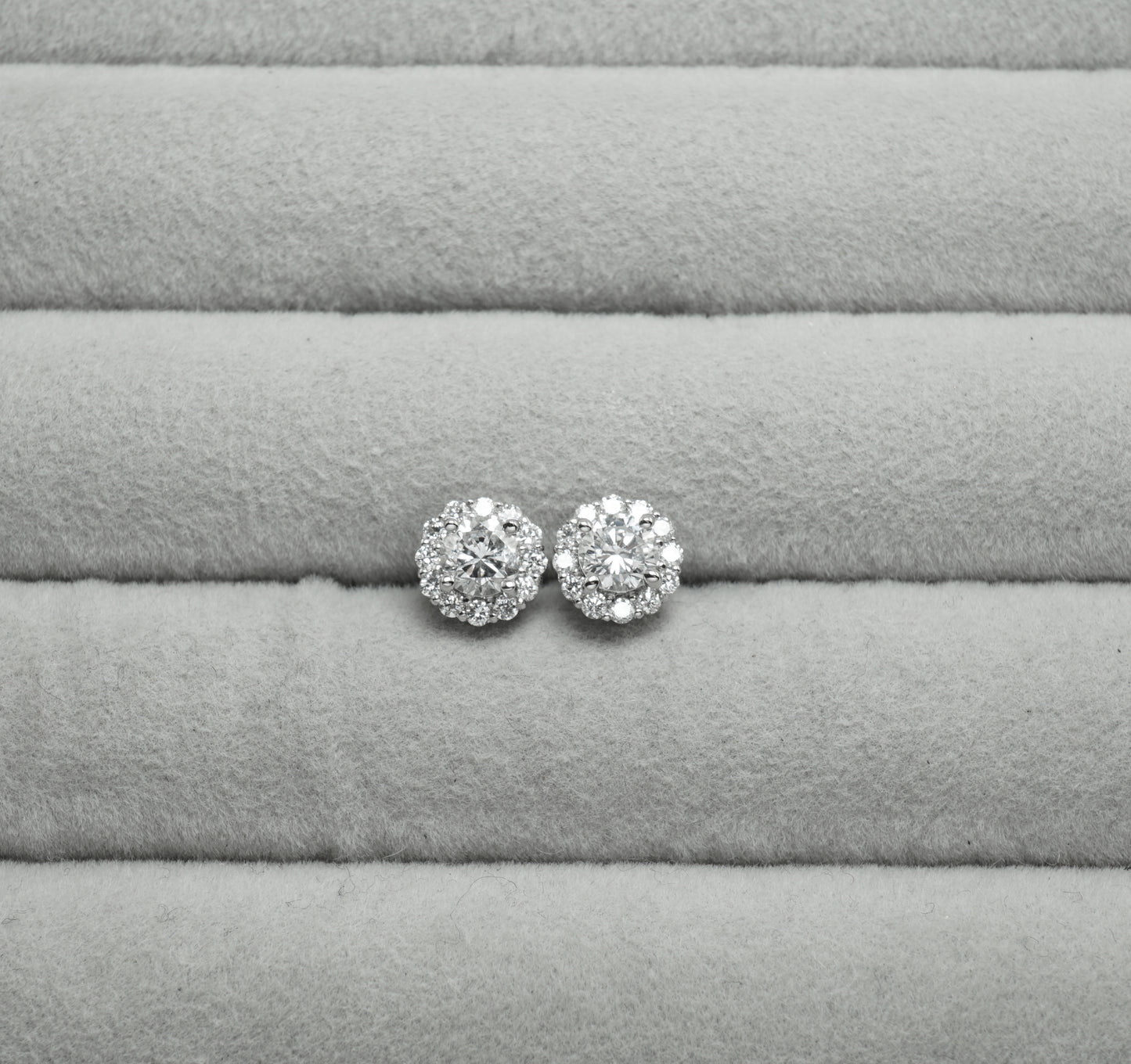 ダイヤモンド ピアス