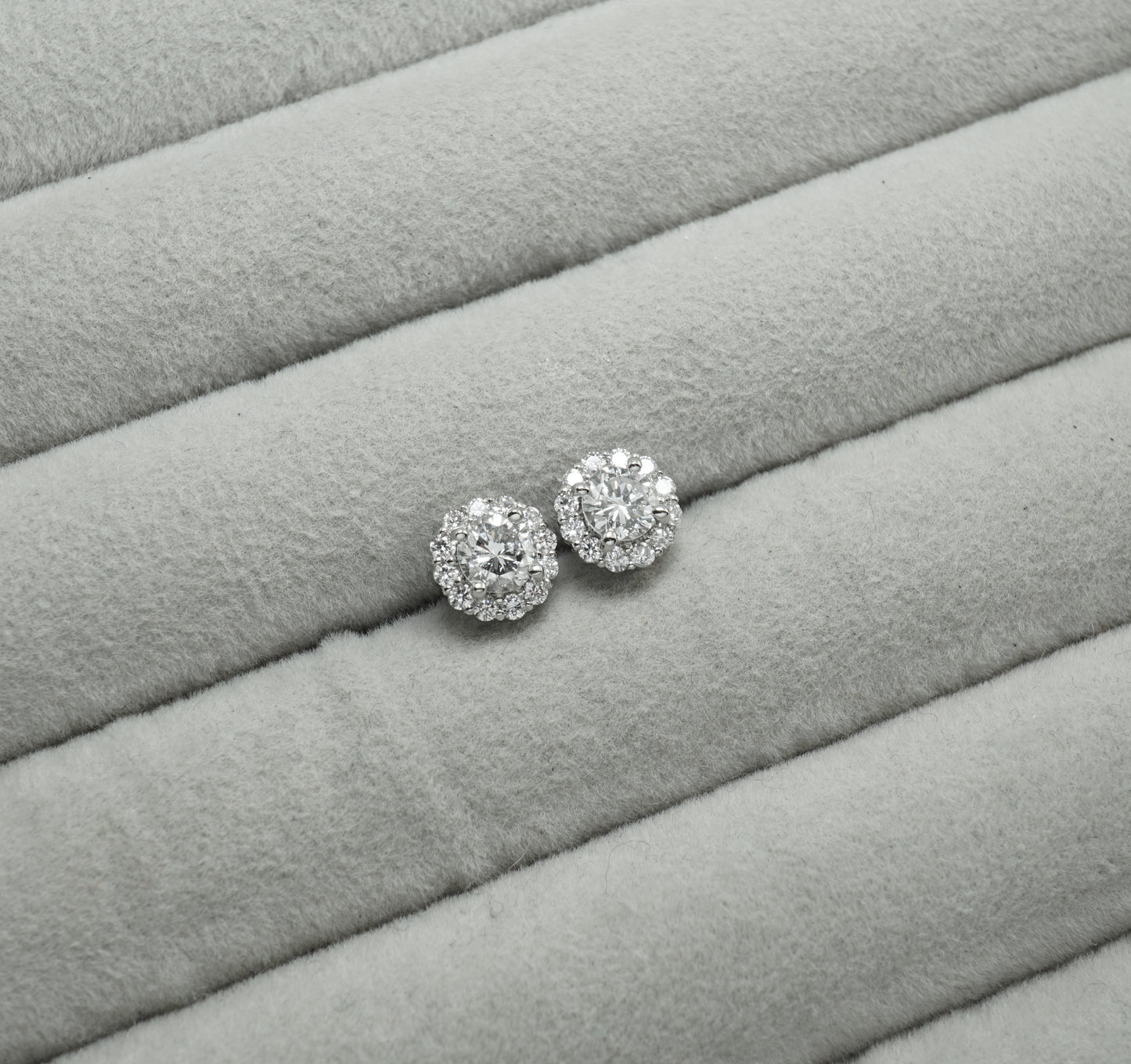 ダイヤモンド ピアス