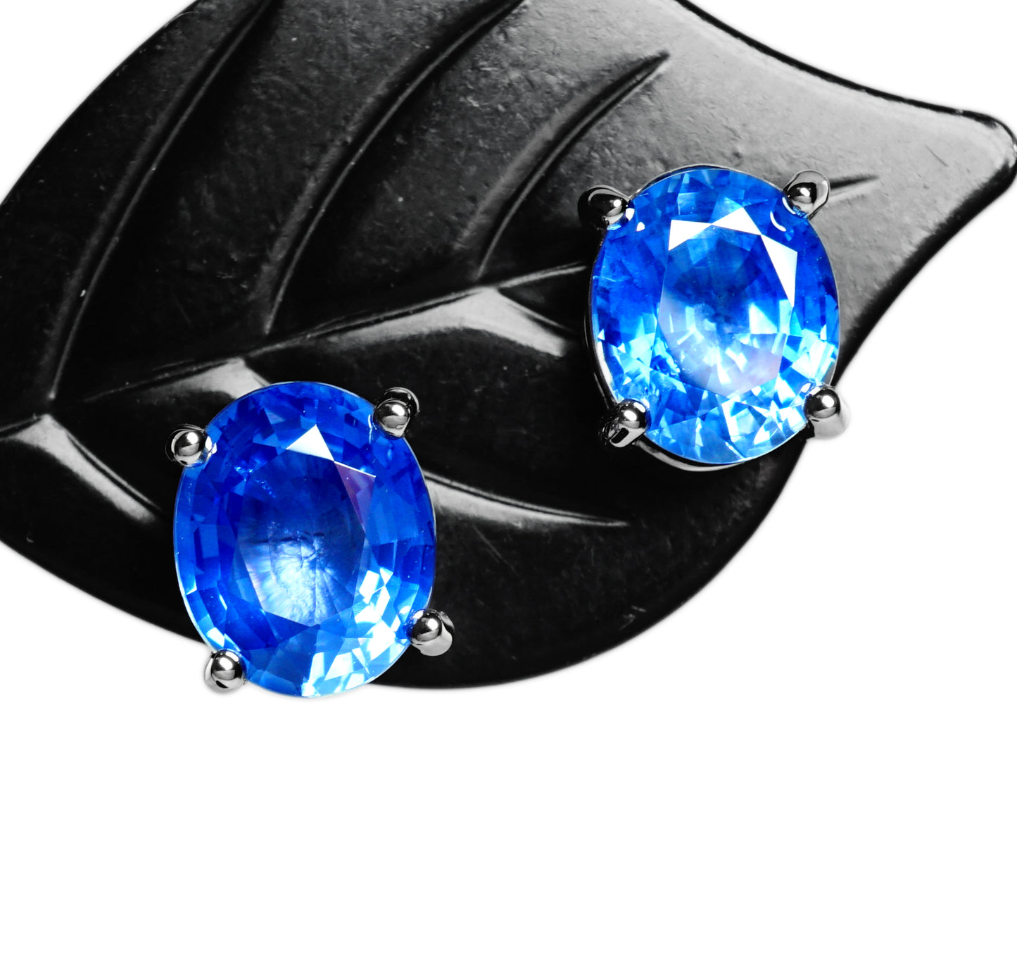 サファイア ピアス