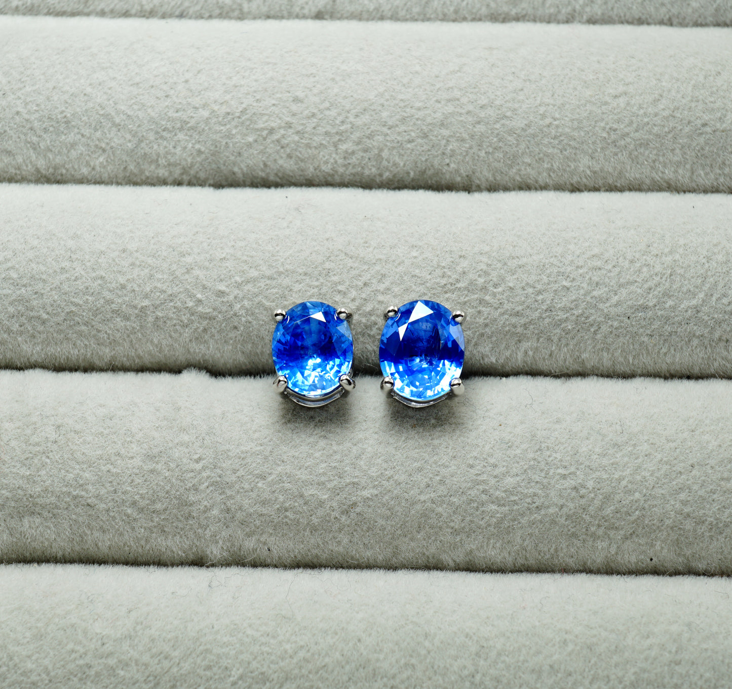 サファイア ピアス