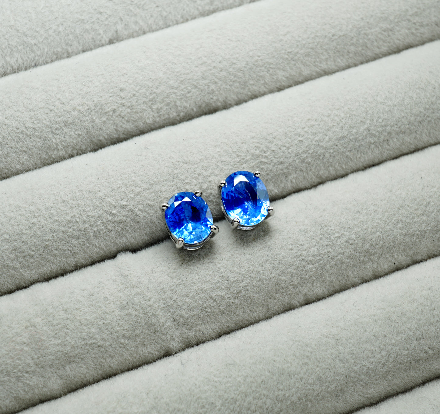 サファイア ピアス