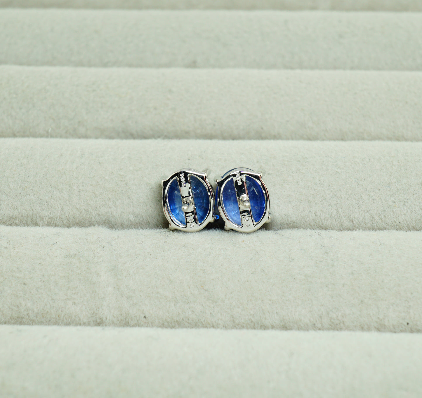 サファイア ピアス