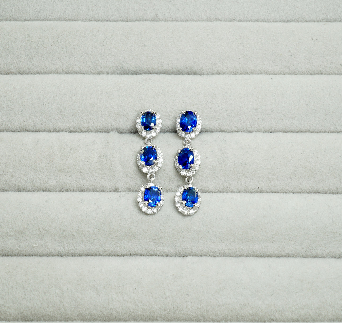 サファイア ピアス