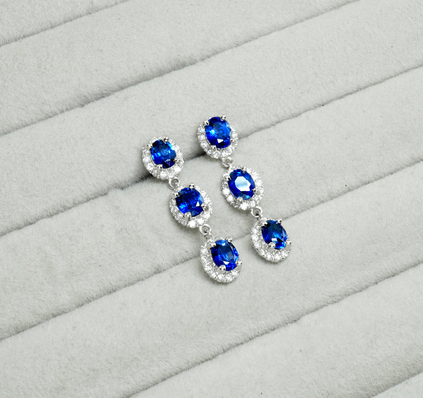 サファイア ピアス