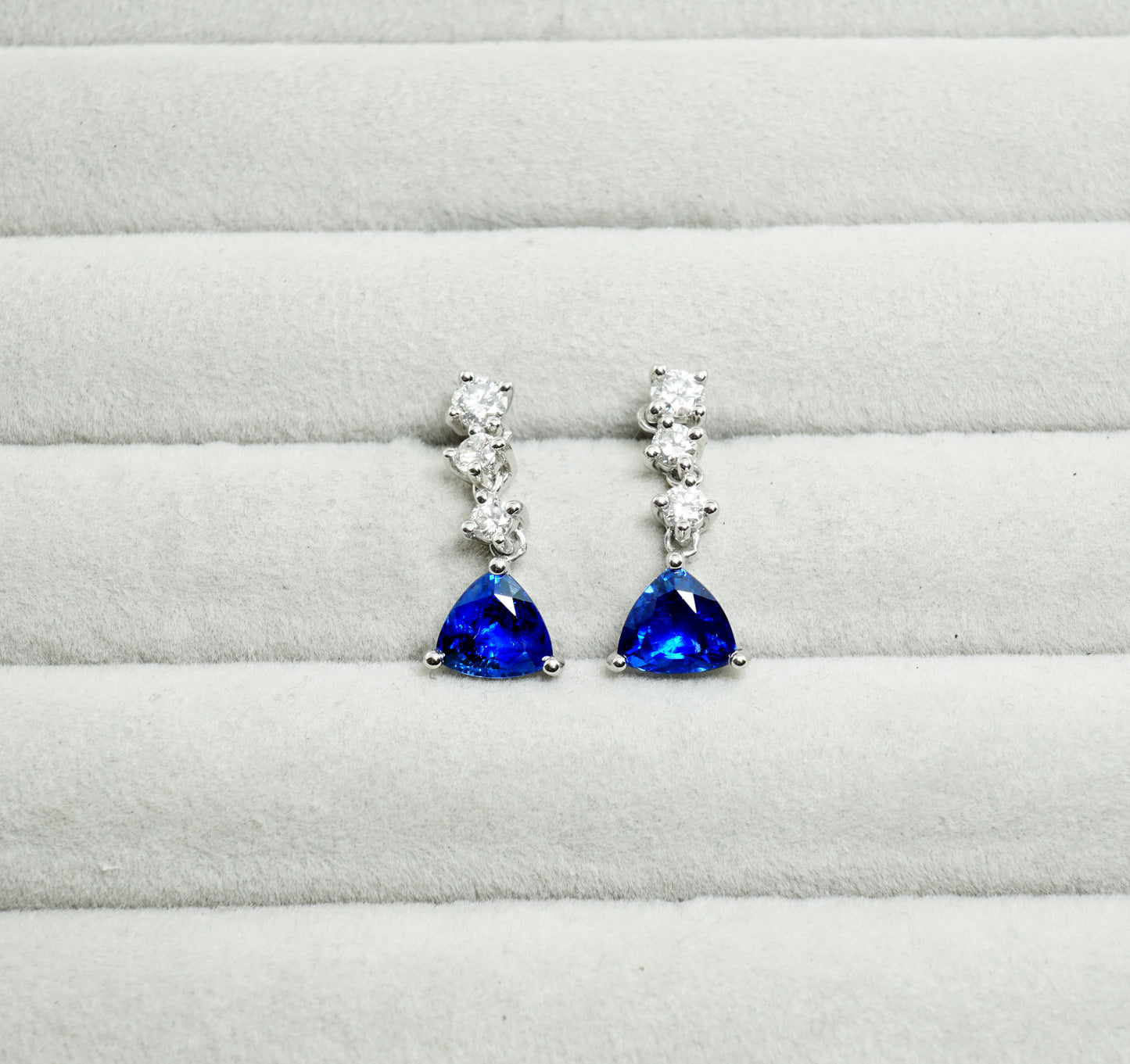 サファイア ピアス