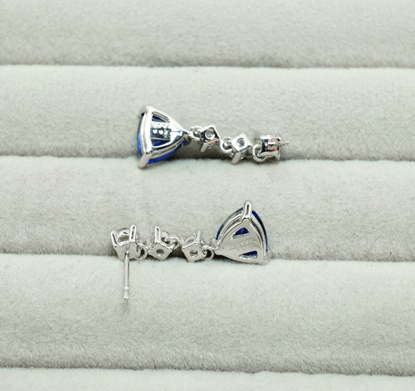 サファイア ピアス