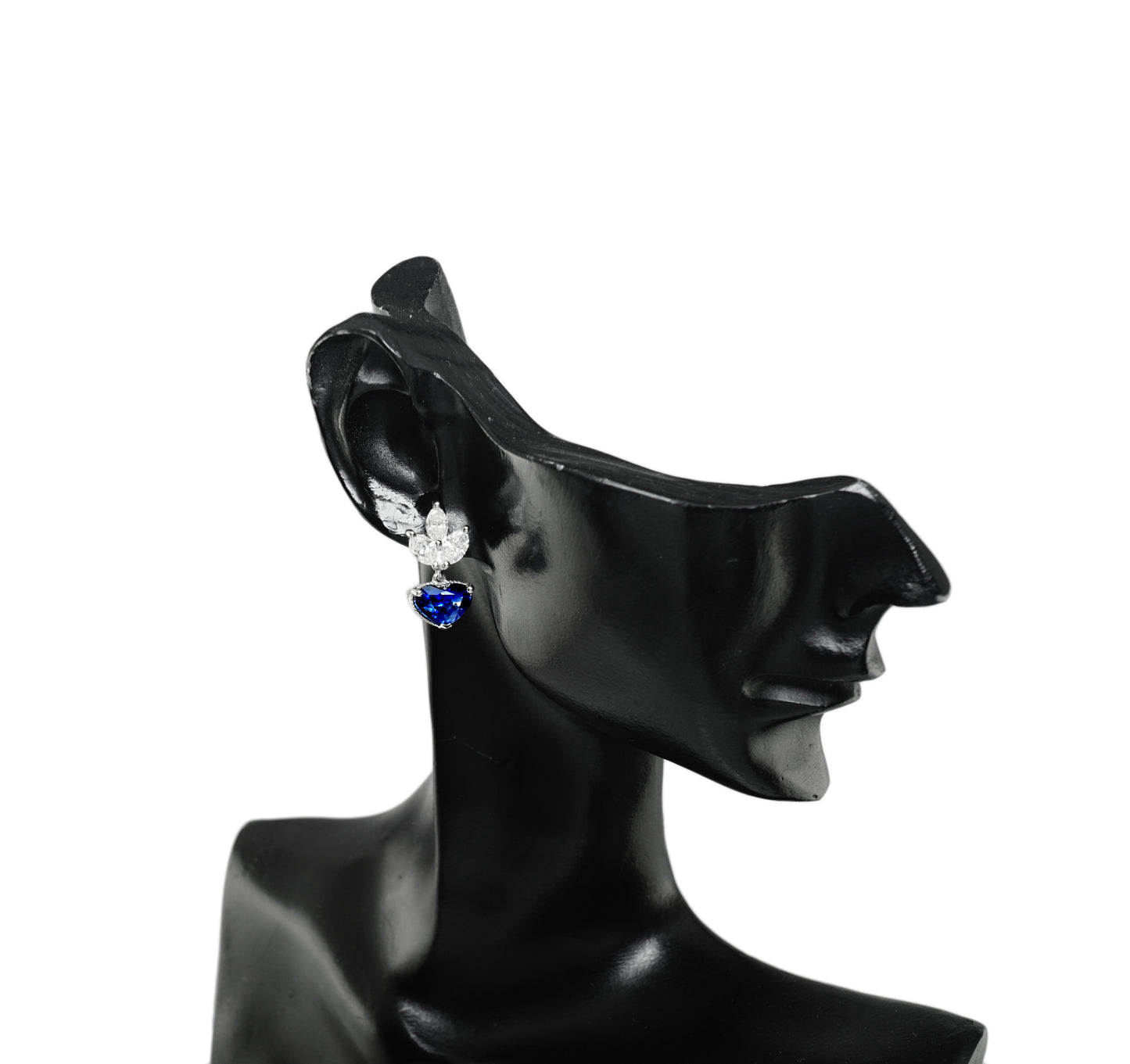 サファイア ピアス