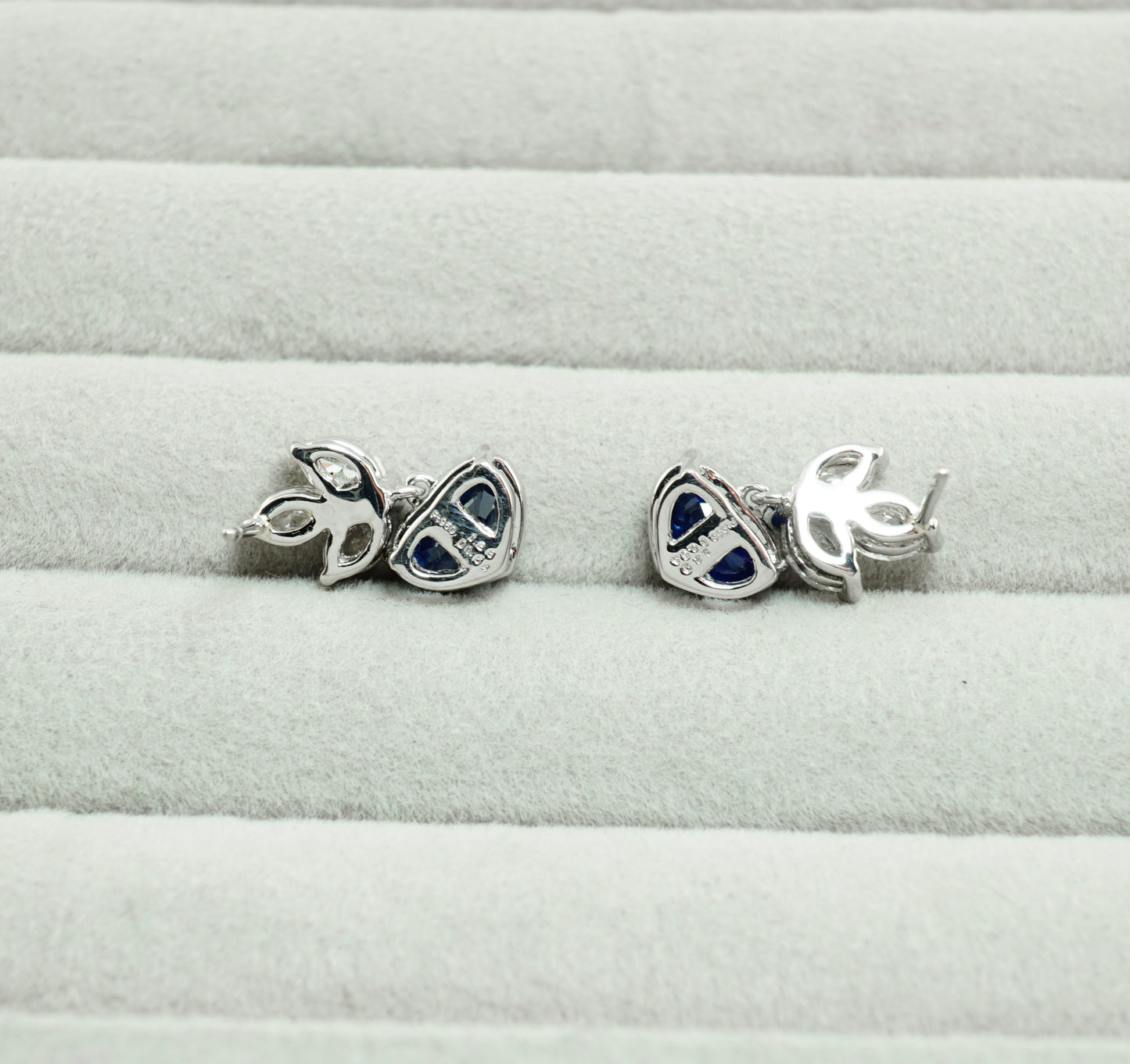 サファイア ピアス