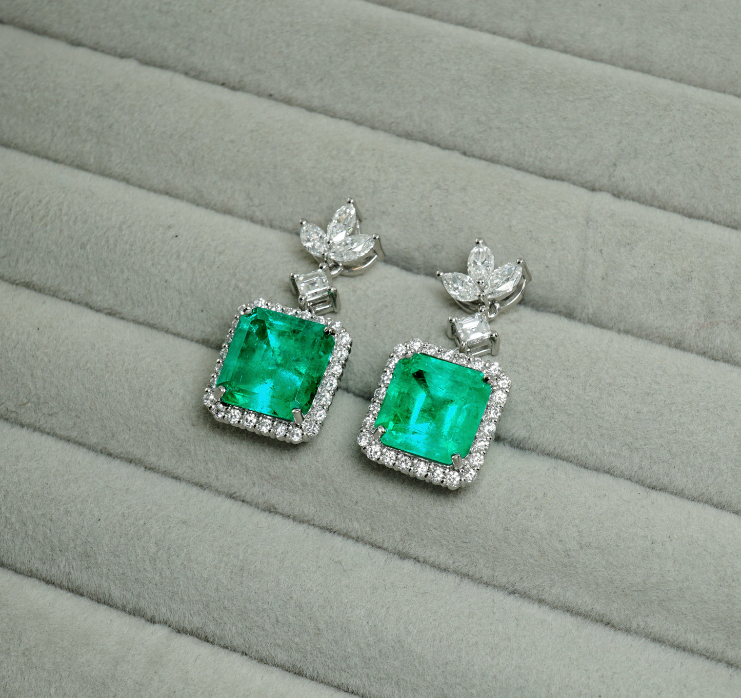 エメラルド ピアス