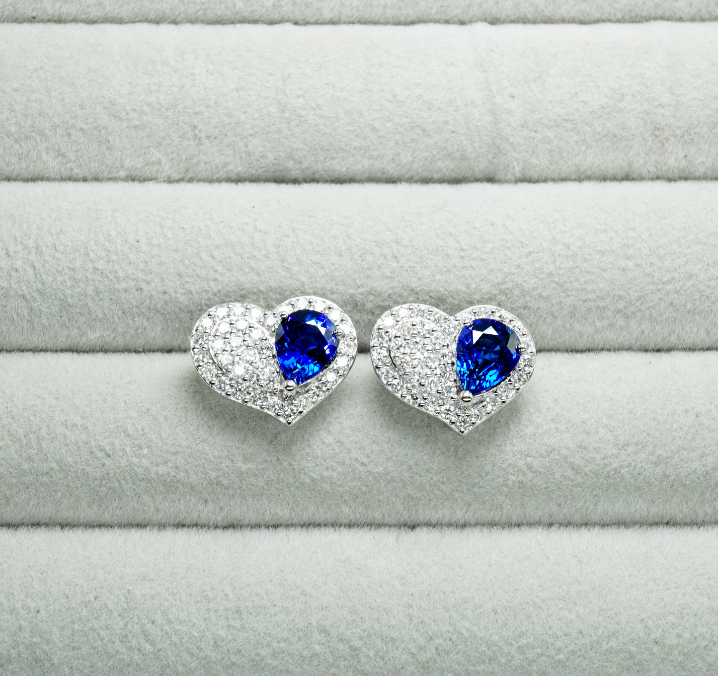 サファイア ピアス