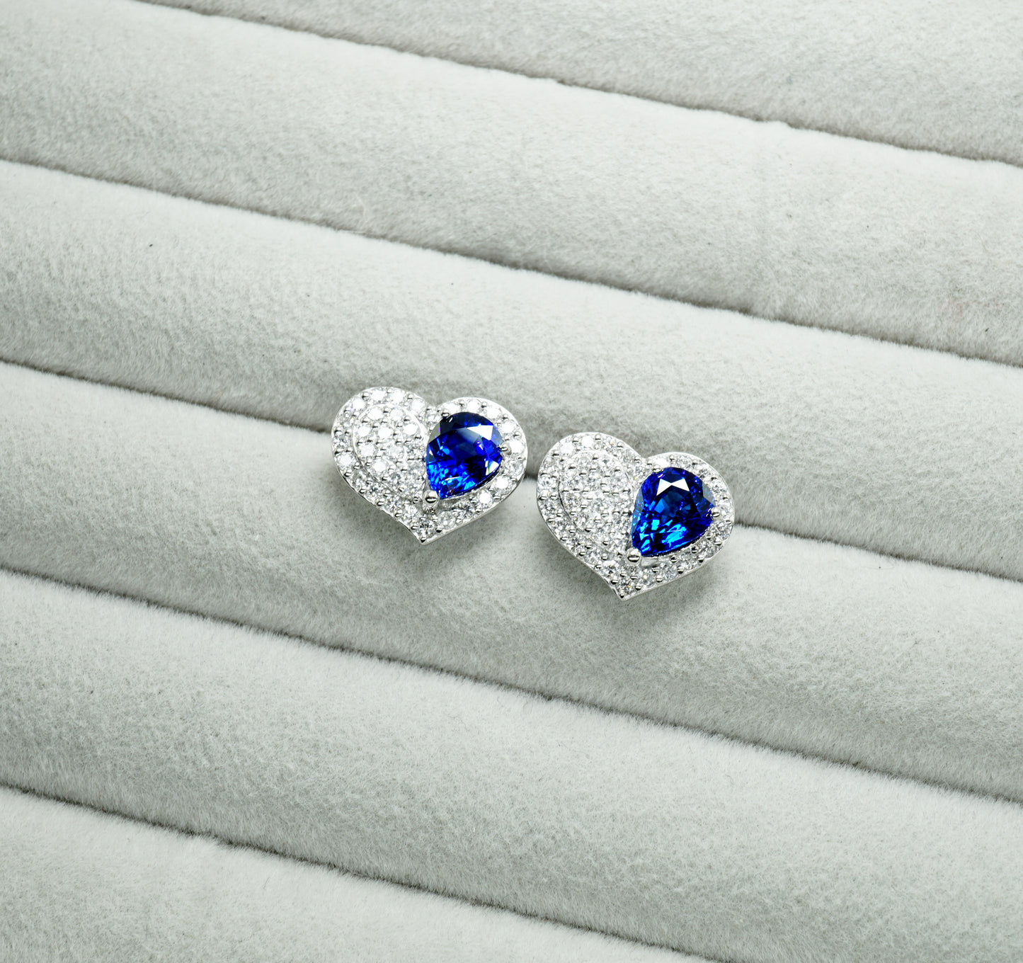 サファイア ピアス