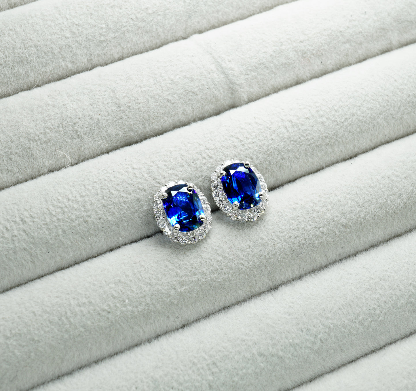 サファイア ピアス