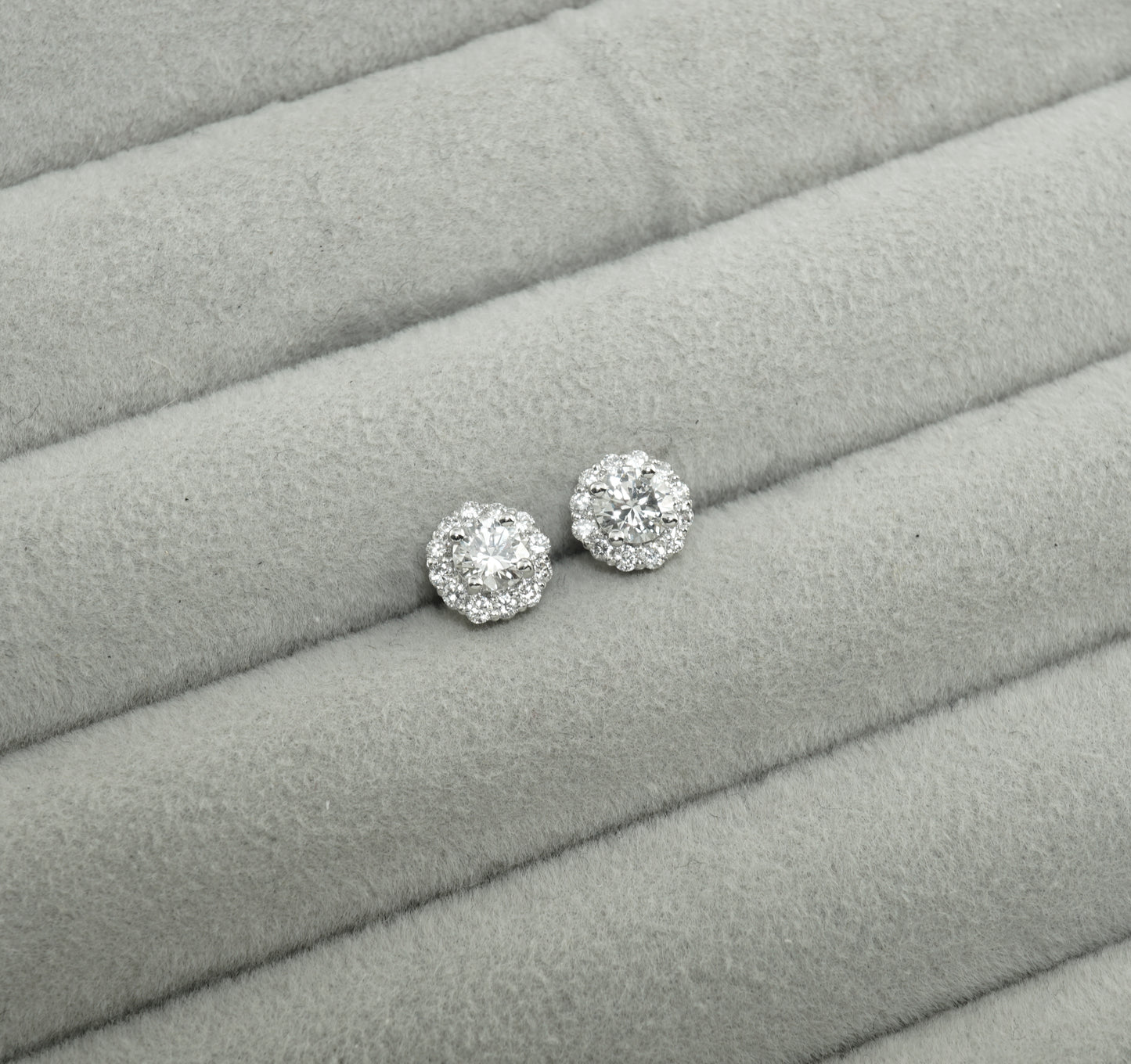 ダイヤモンド ピアス