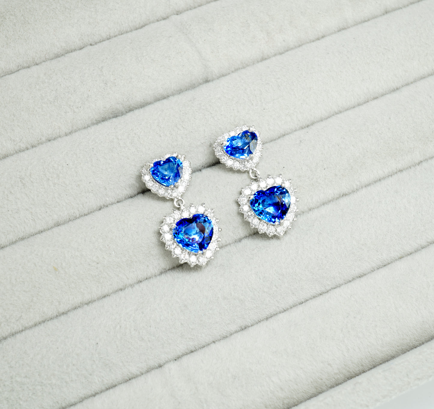 サファイア ピアス