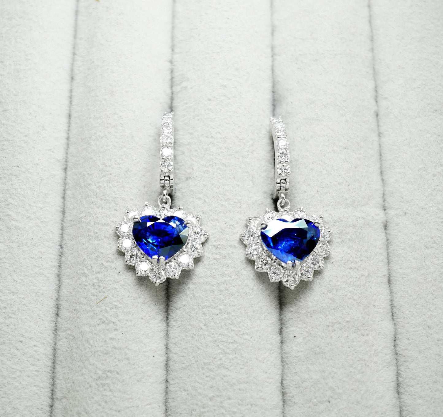 サファイア ピアス