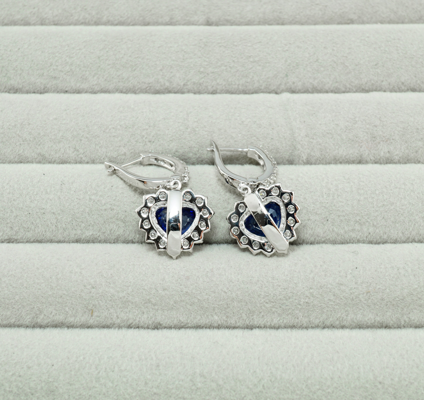 サファイア ピアス