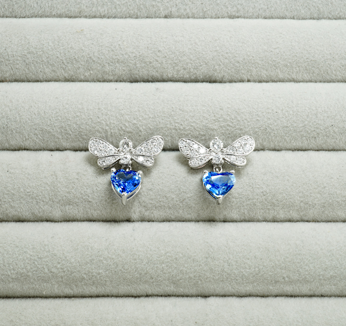 サファイア ピアス