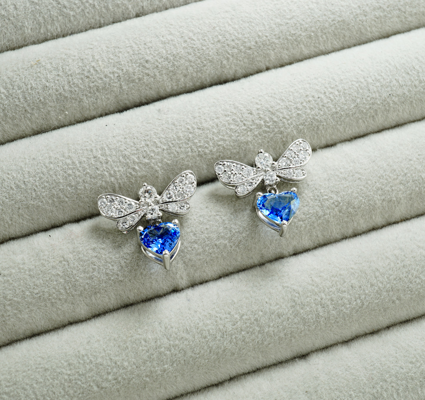 サファイア ピアス