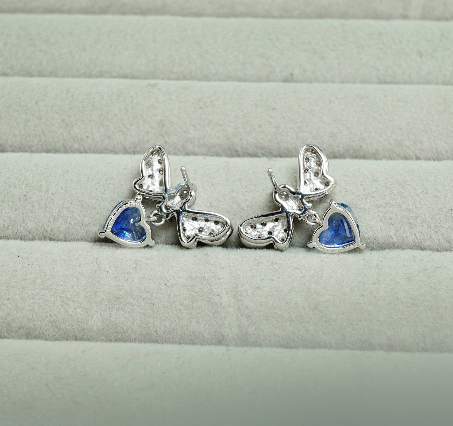 サファイア ピアス