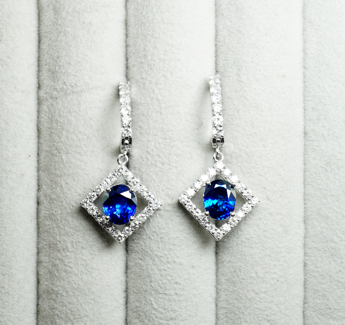 サファイア ピアス