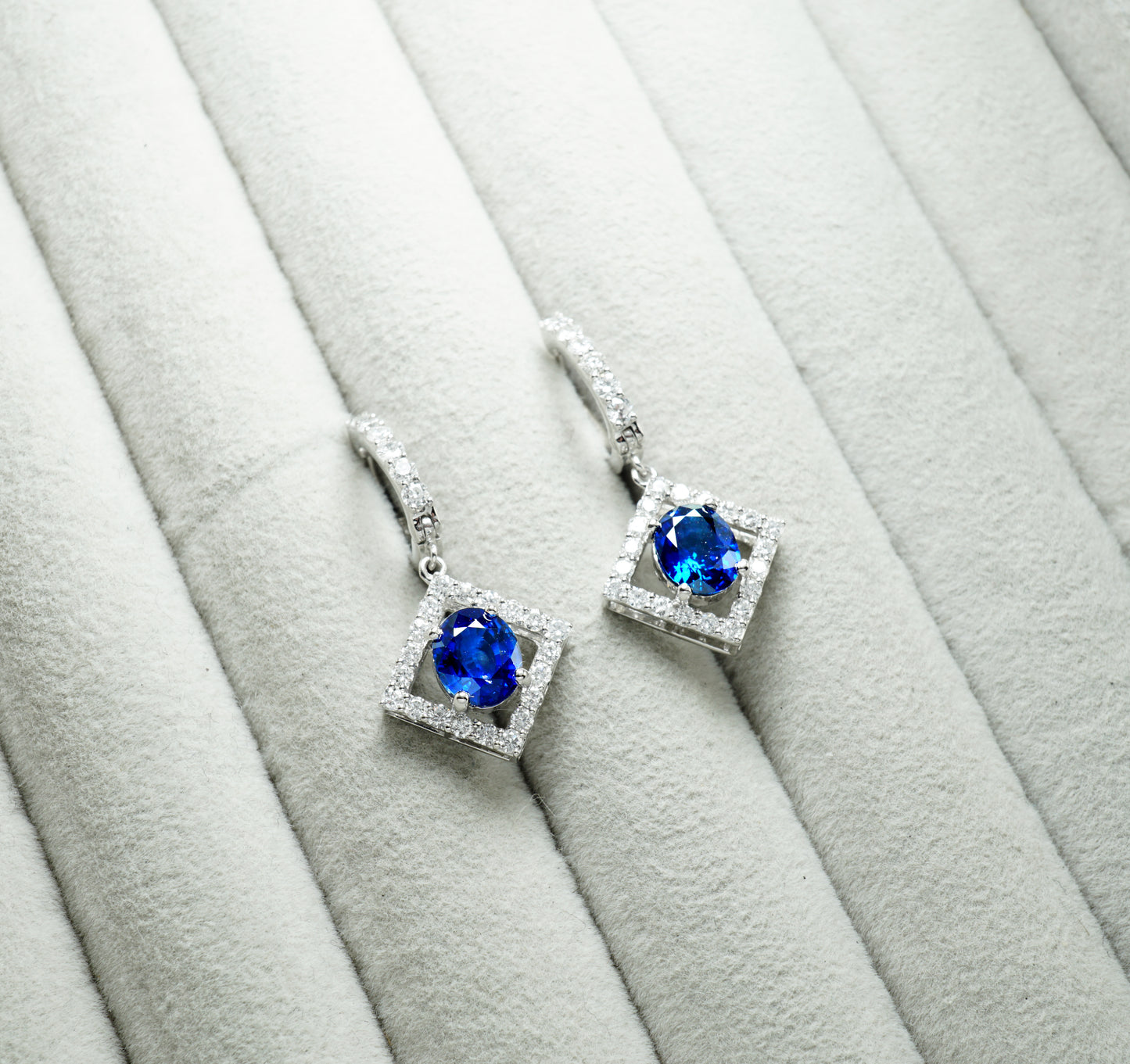 サファイア ピアス